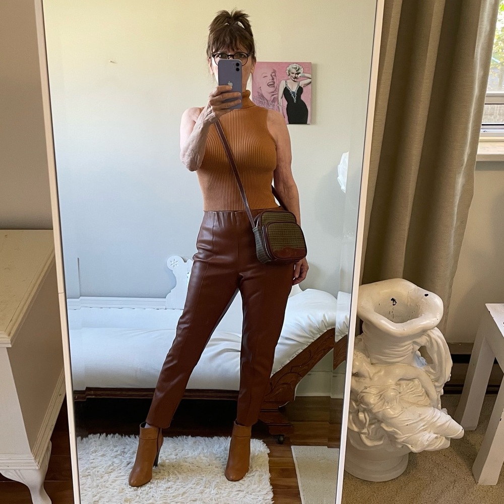 NWT COGNAC BROWN FAUX LEATHER PANTS SKINNY LEG STRETCH WAIST SEAMS RAW HEM